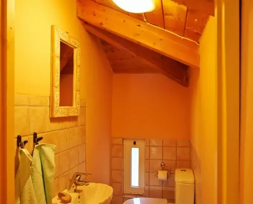 Honeymoon-Gallery-Suite toilet upper-floor